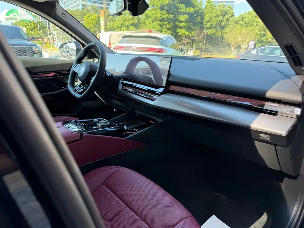 BMW 5 Series — фото 10