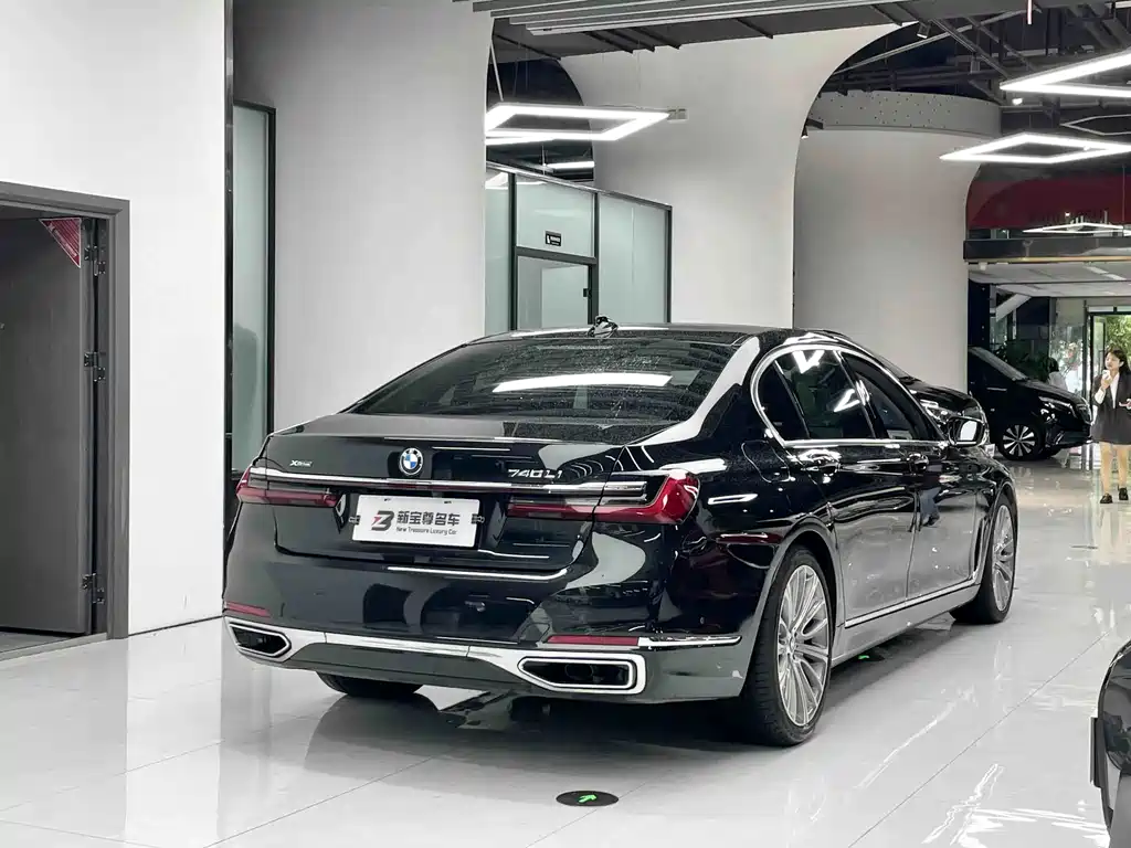 BMW 7 Series — фото 11