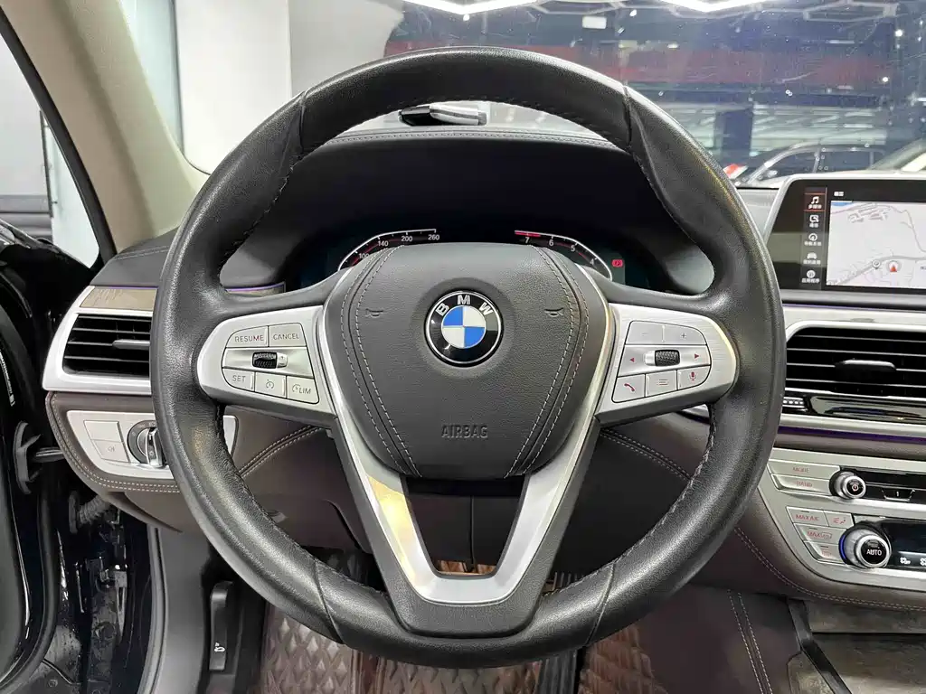 BMW 7 Series — фото 17