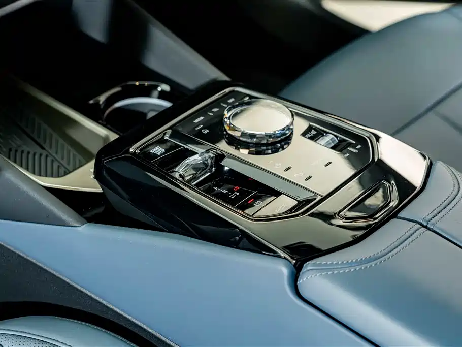 BMW 5 Series — фото 13