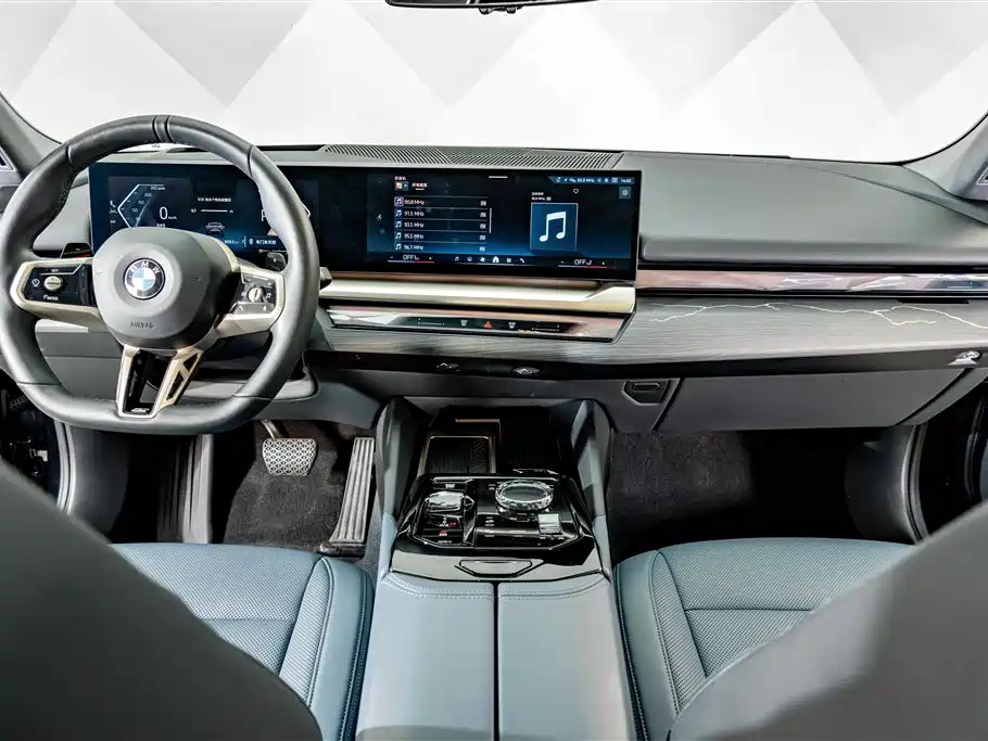 BMW 5 Series — фото 14