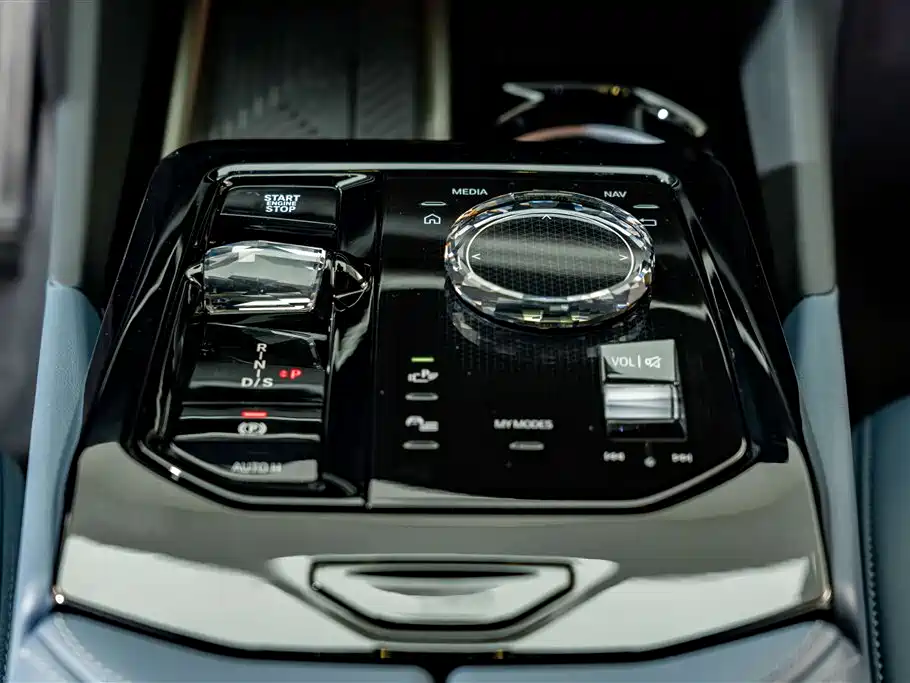 BMW 5 Series — фото 16