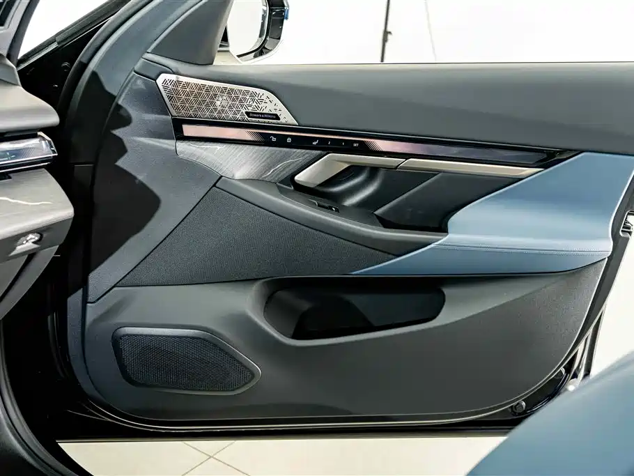 BMW 5 Series — фото 17
