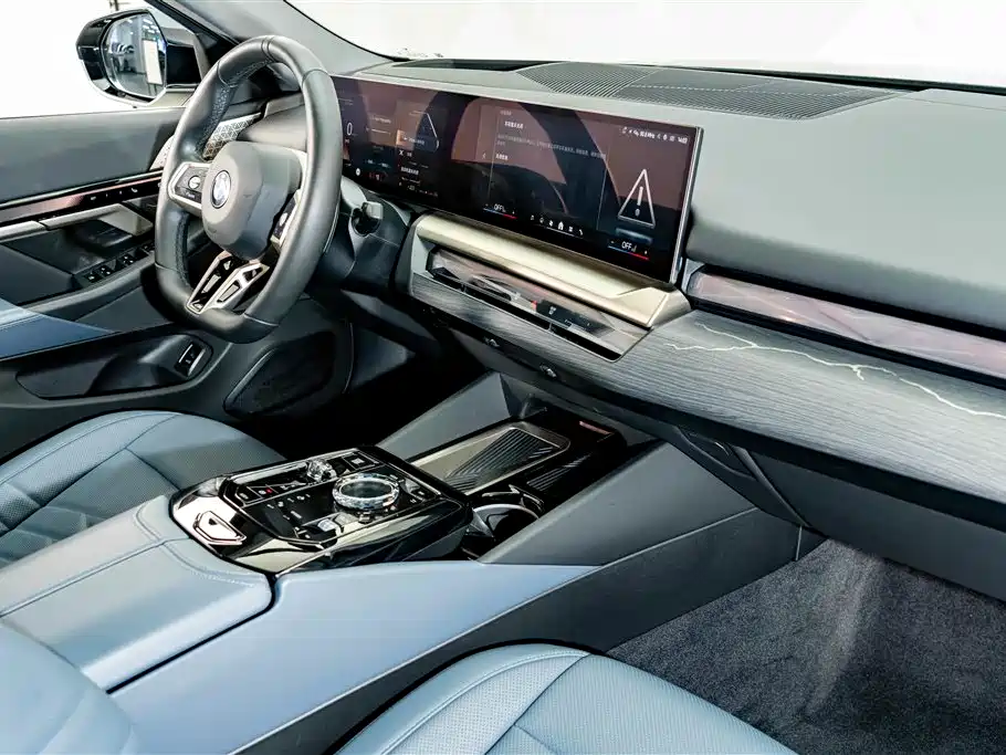 BMW 5 Series — фото 19