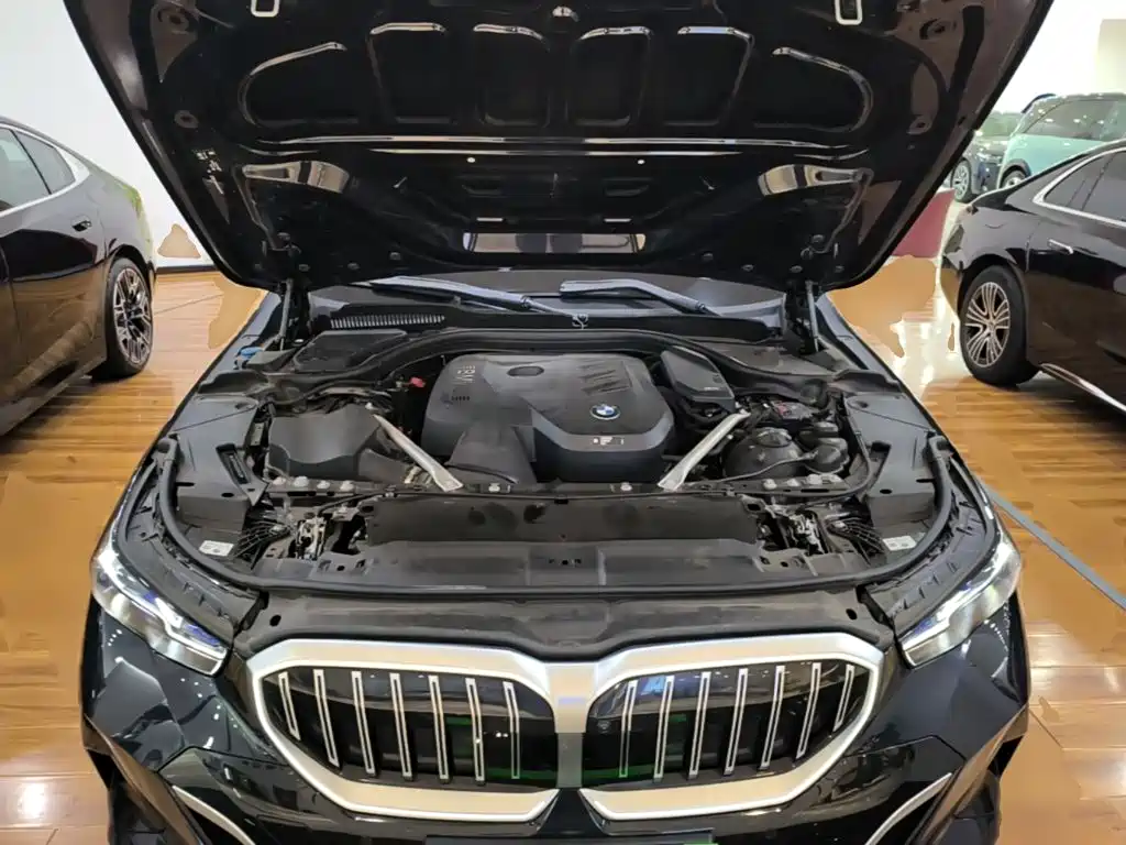 BMW 5 Series — фото 20