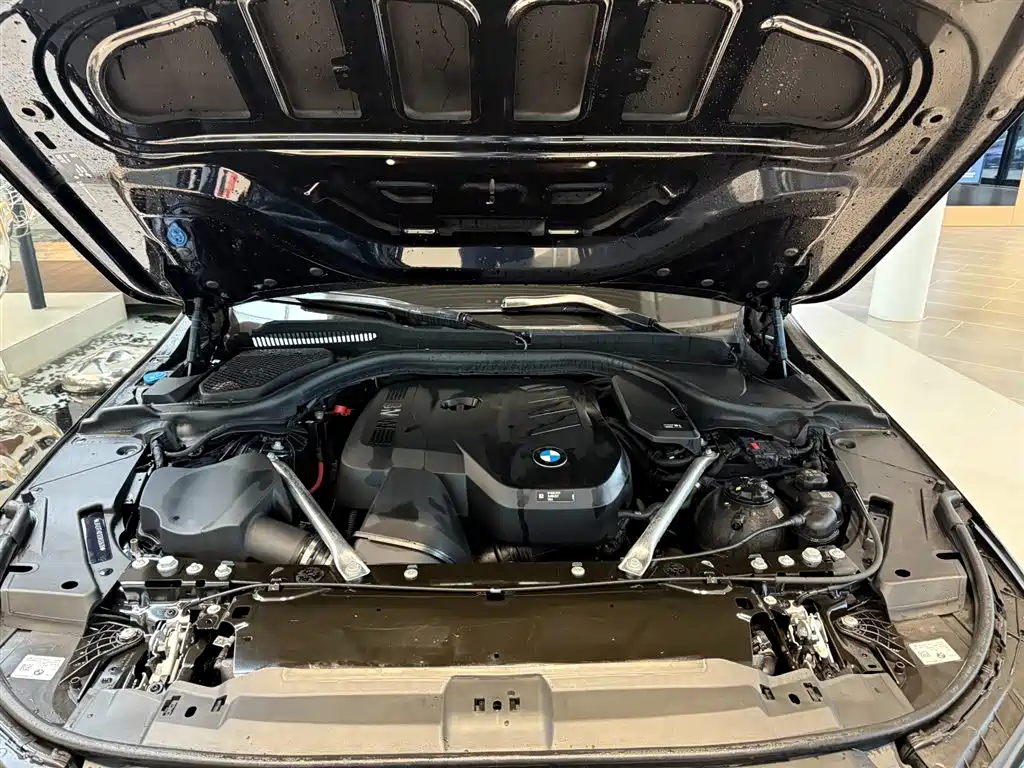 BMW 5 Series — фото 14