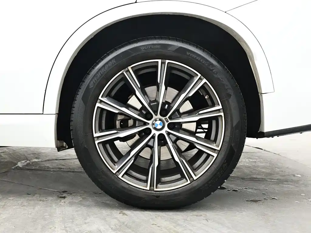 BMW X5 — фото 9