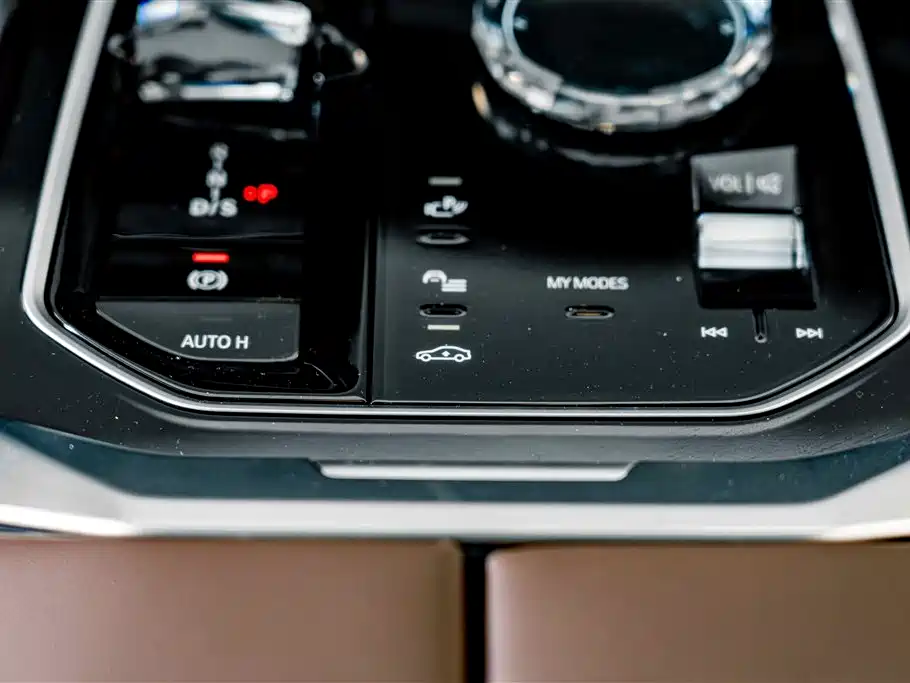 BMW 7 Series — фото 13