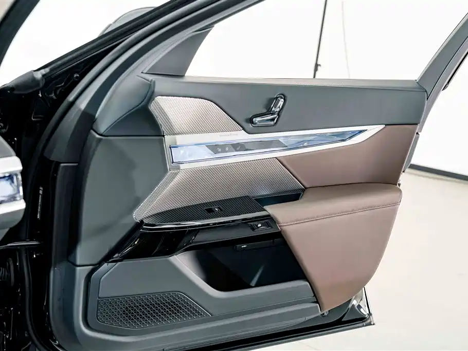 BMW 7 Series — фото 14