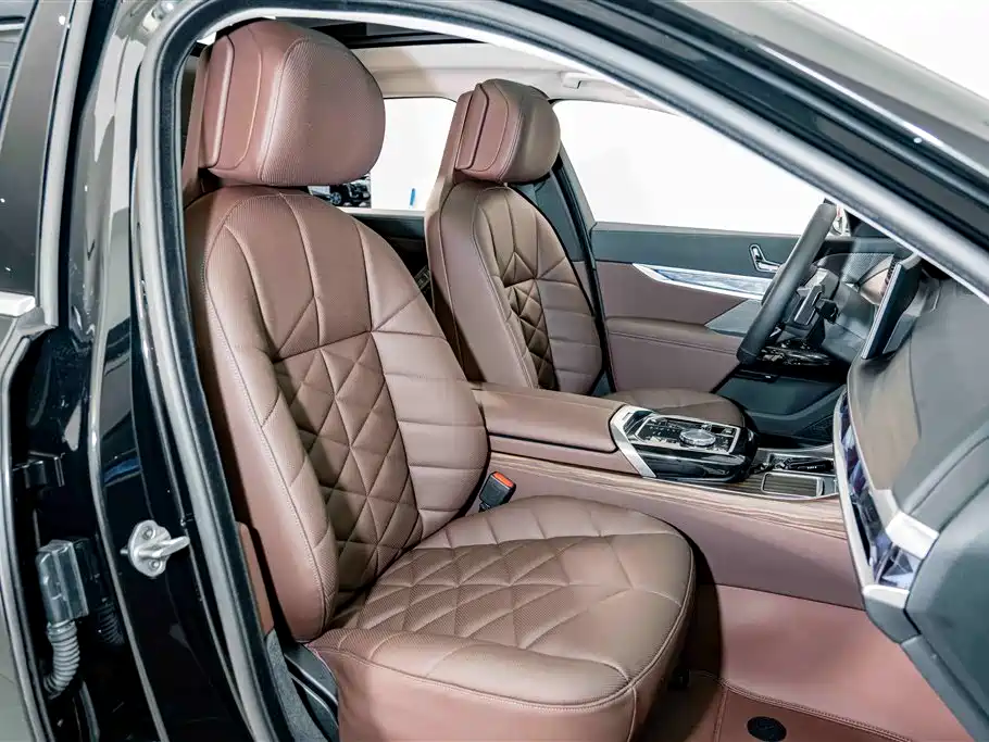 BMW 7 Series — фото 20