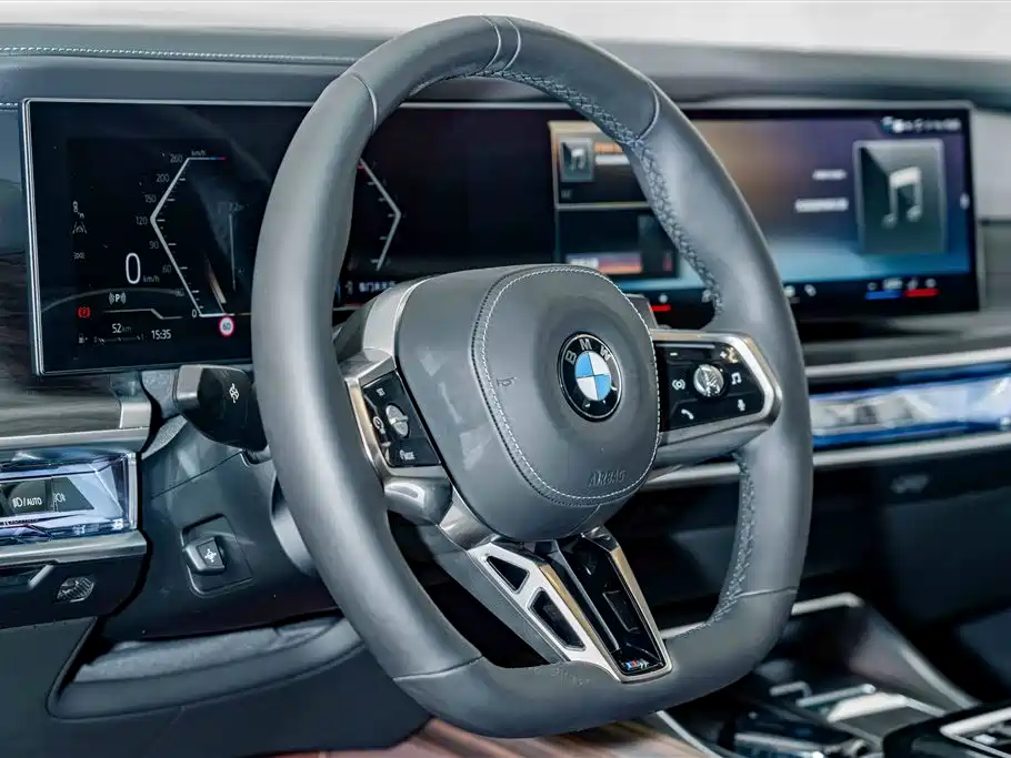 BMW 7 Series — фото 9