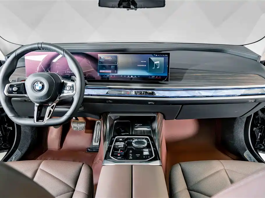 BMW 7 Series — фото 10