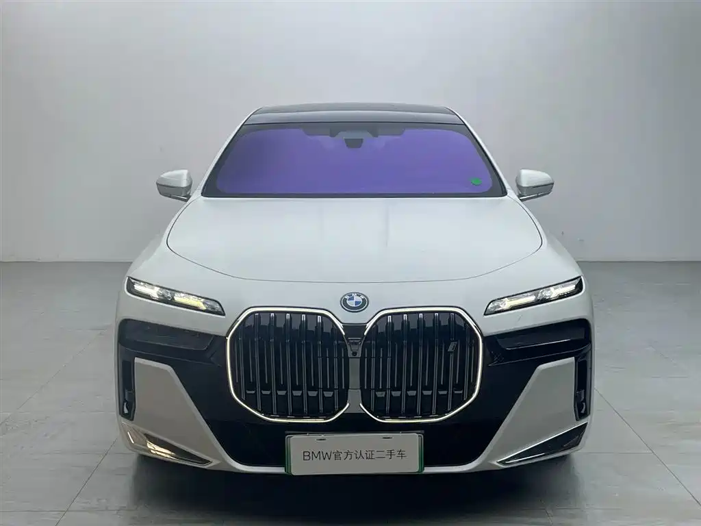 BMW i7 — фото 2