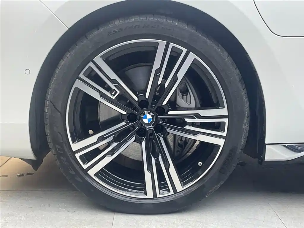 BMW i7 — фото 17
