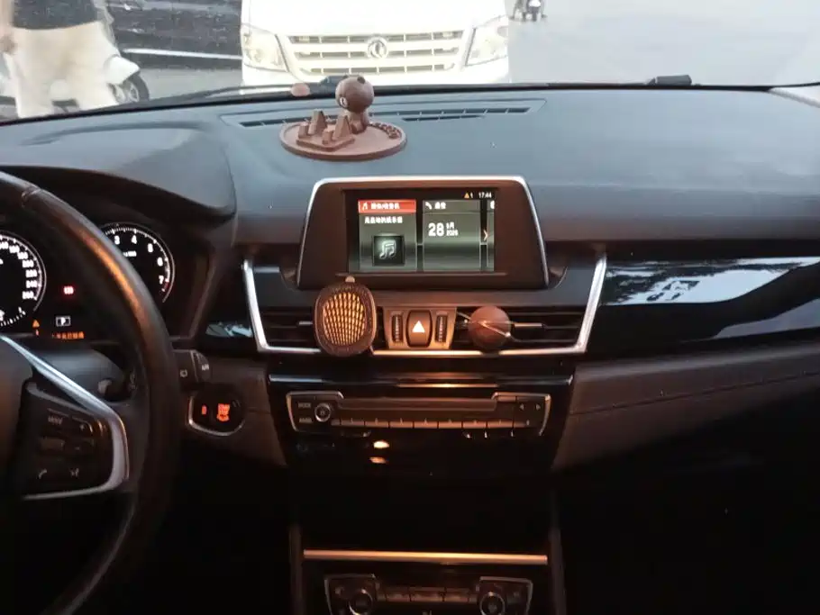 BMW 2 Series Active Tourer — фото 13