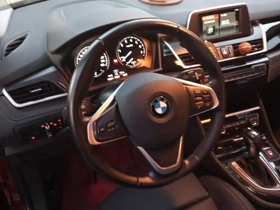 BMW 2 Series Active Tourer — фото 15
