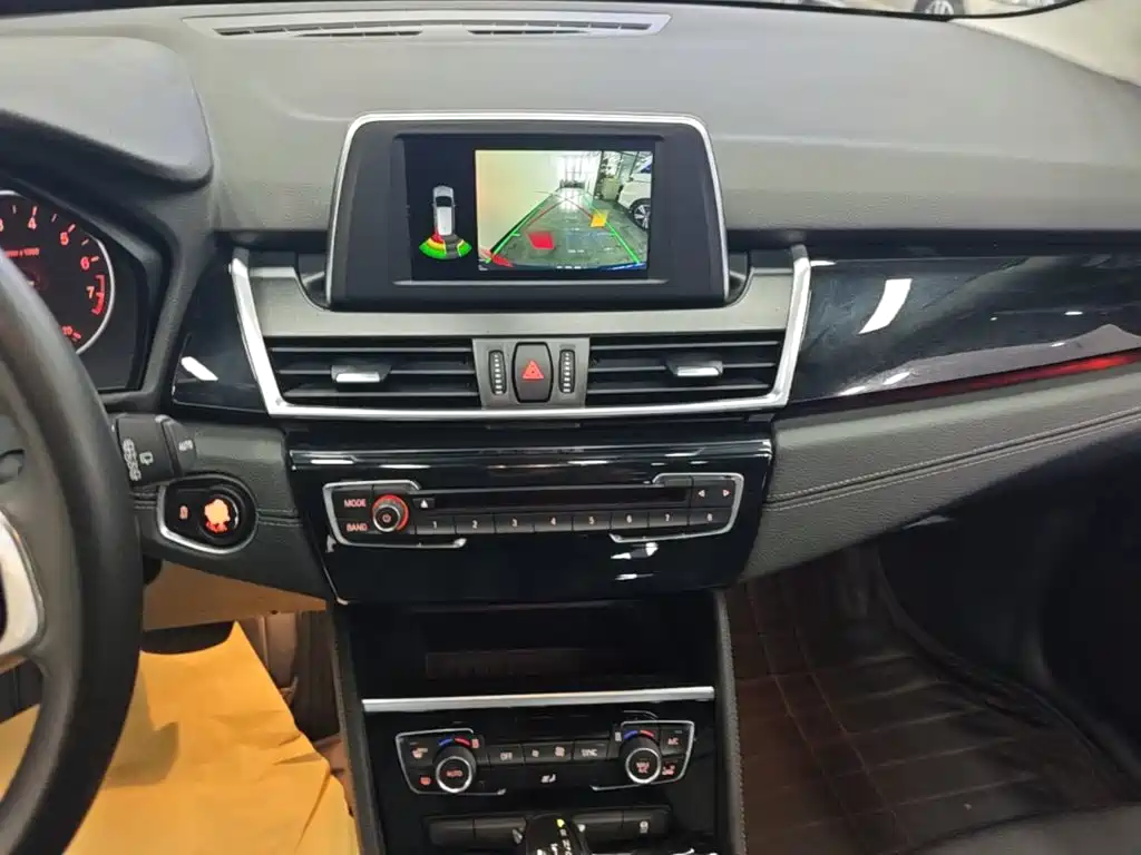 BMW 2 Series Gran Tourer — фото 13