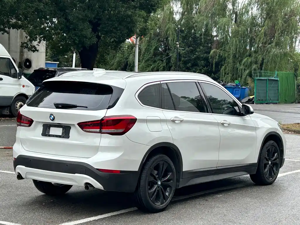 BMW X1 — фото 5