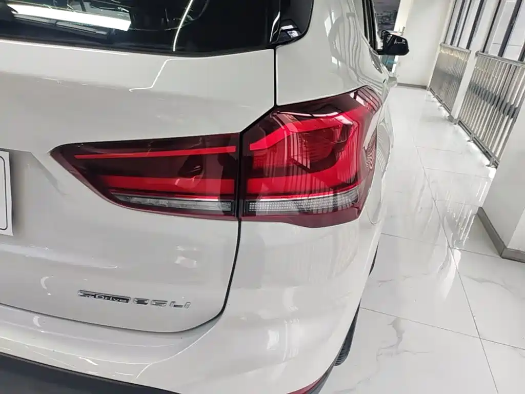 BMW X1 — фото 8