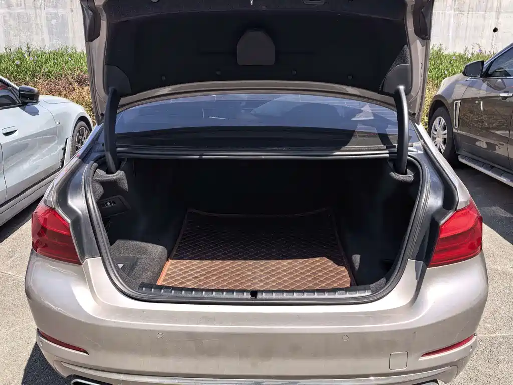 BMW 5 Series — фото 10