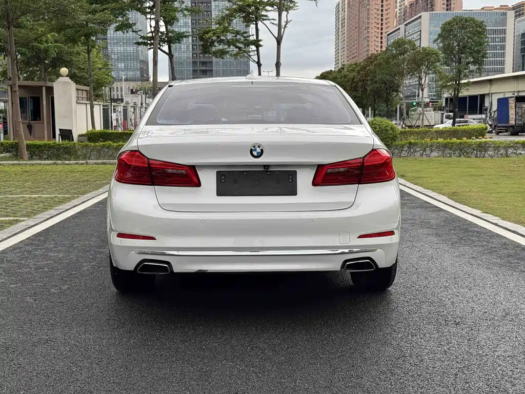 BMW 5 Series — фото 11