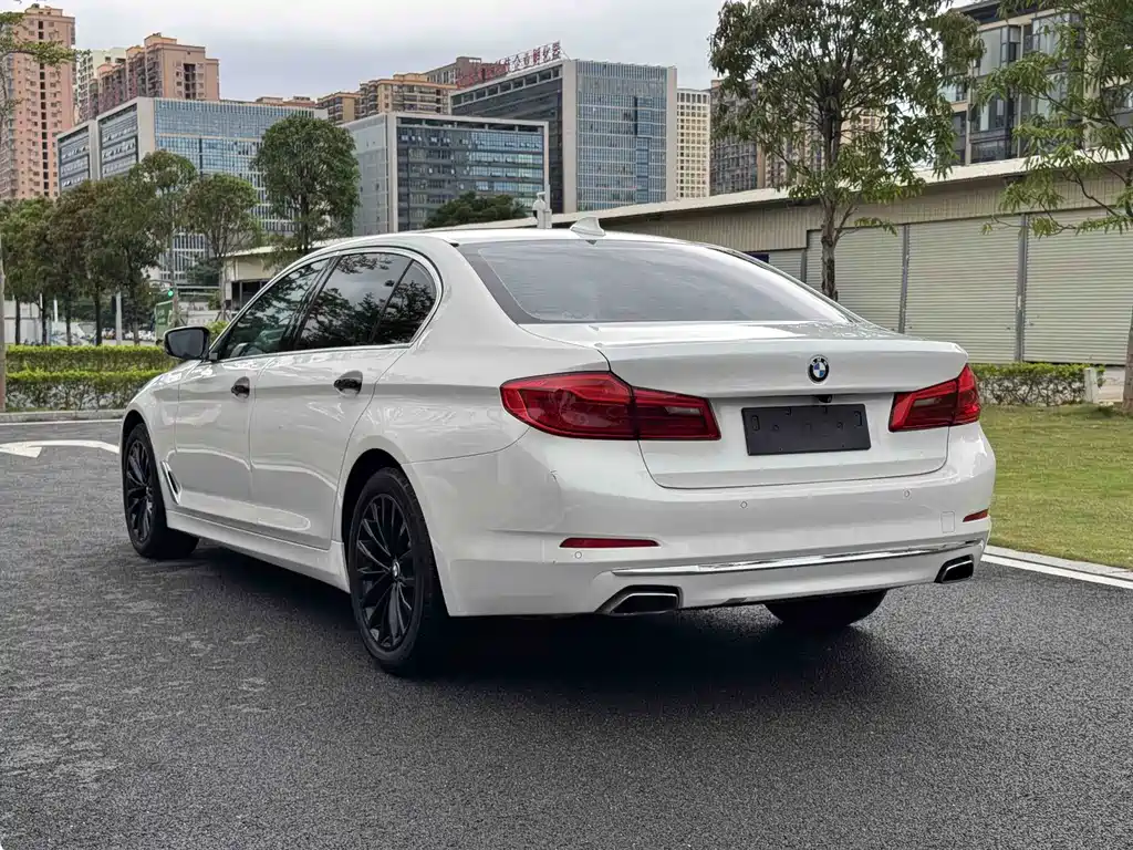 BMW 5 Series — фото 9