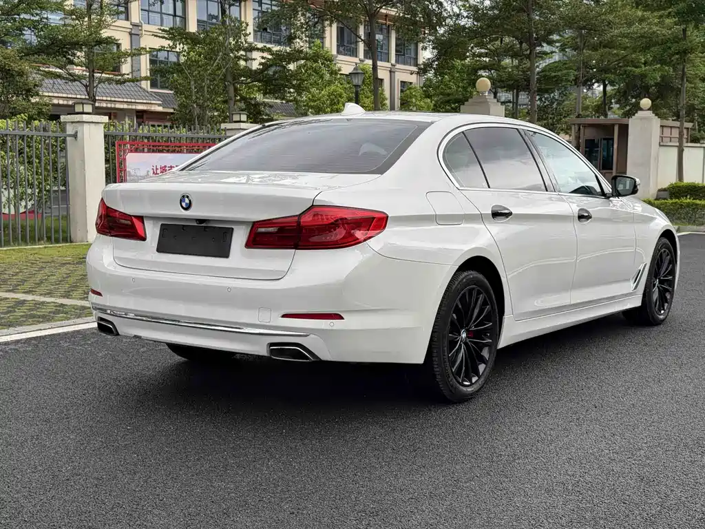 BMW 5 Series — фото 10