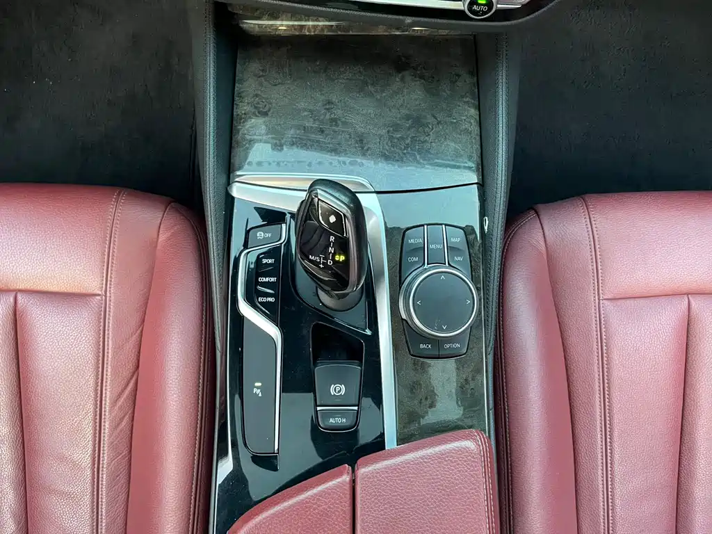 BMW 5 Series — фото 11