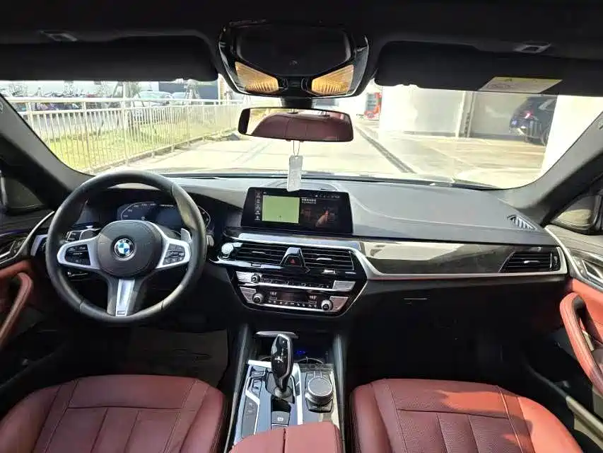 BMW 5 Series — фото 5
