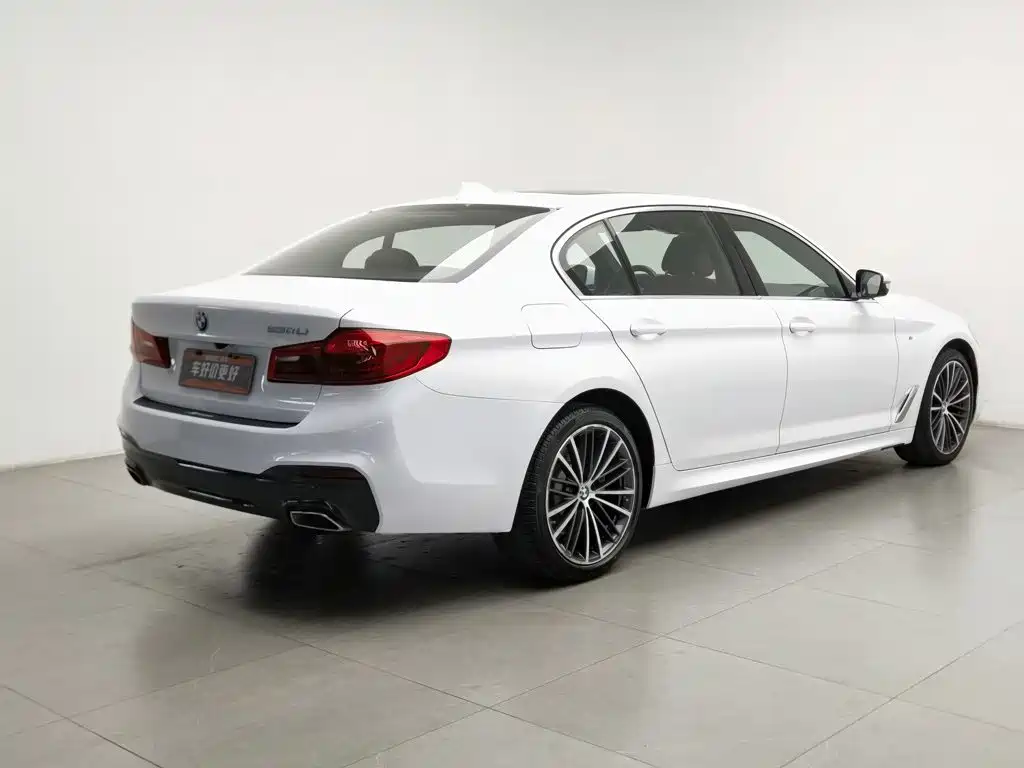 BMW 5 Series — фото 2