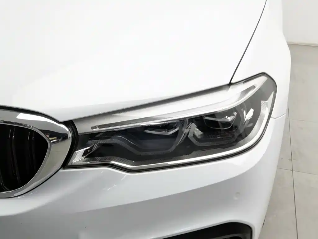 BMW 5 Series — фото 7