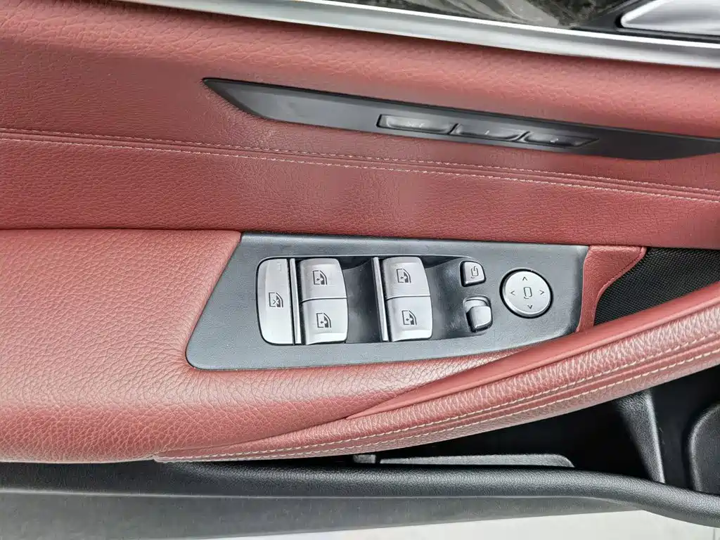BMW 5 Series — фото 9
