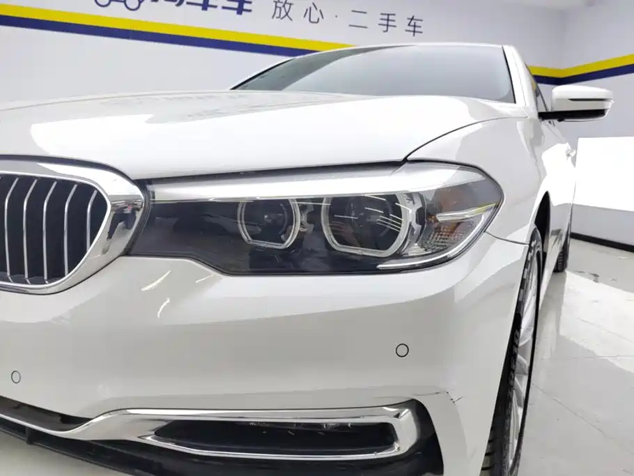 BMW 5 Series — фото 5