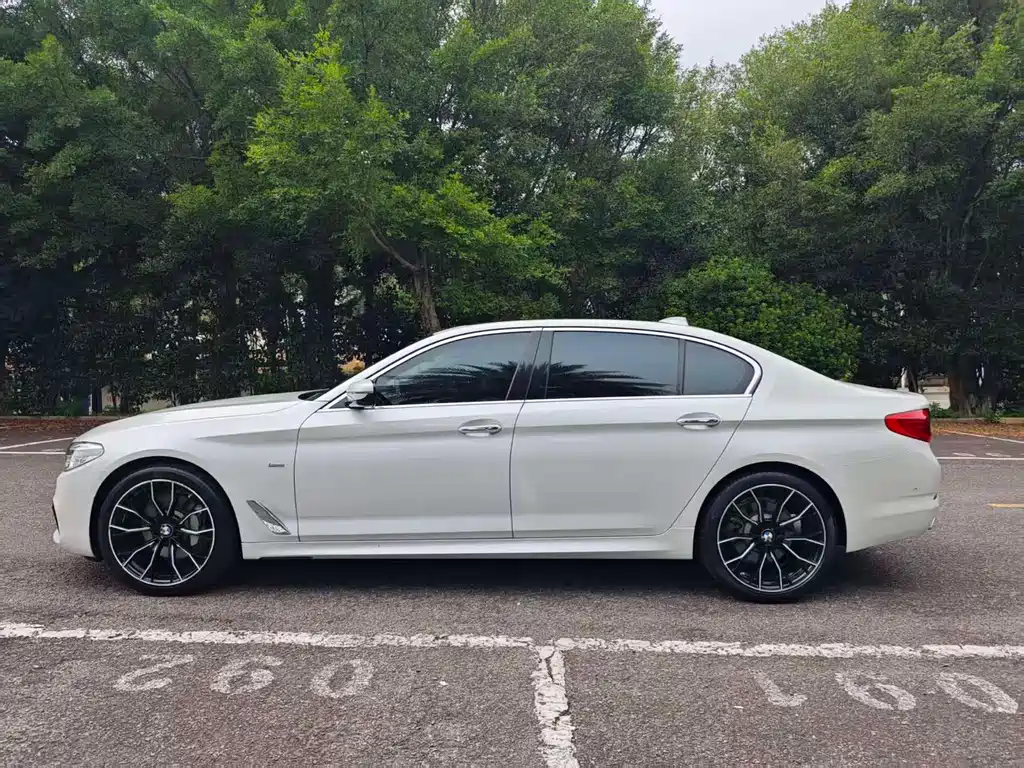 BMW 5 Series — фото 11