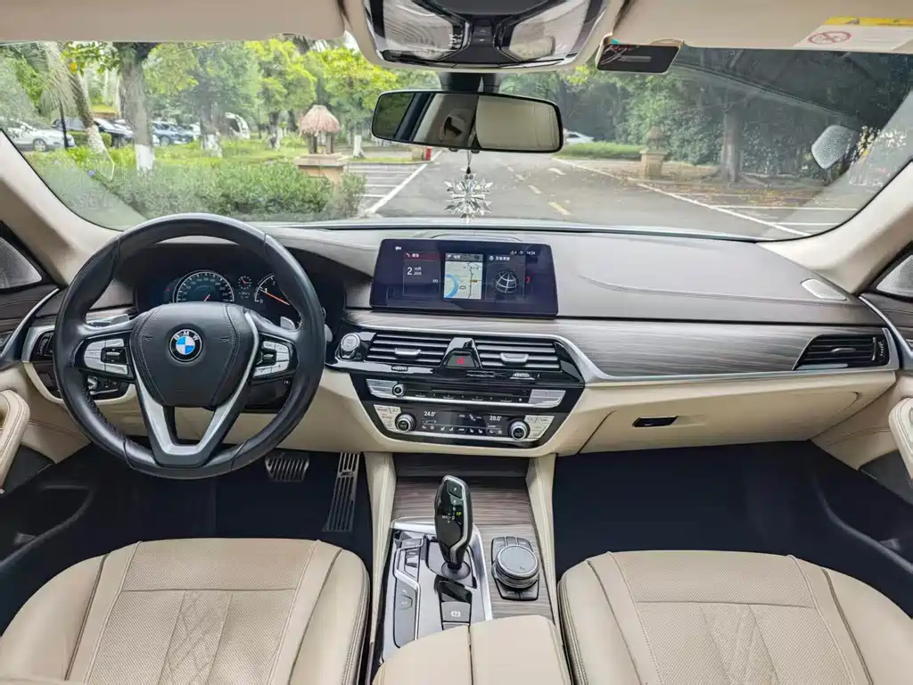 BMW 5 Series — фото 5