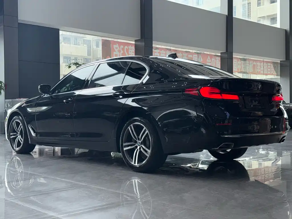 BMW 5 Series — фото 11