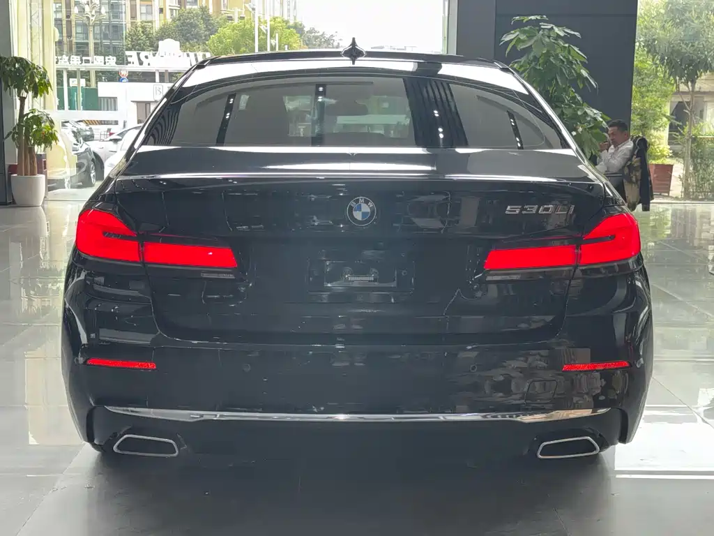BMW 5 Series — фото 12