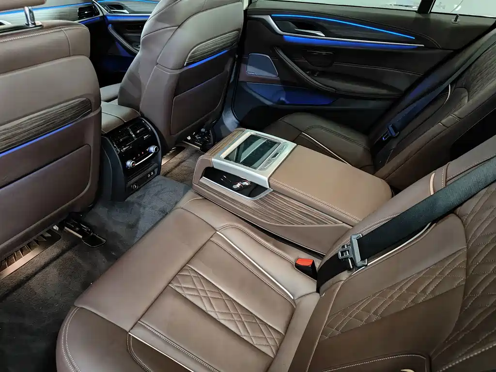 BMW 5 Series — фото 10