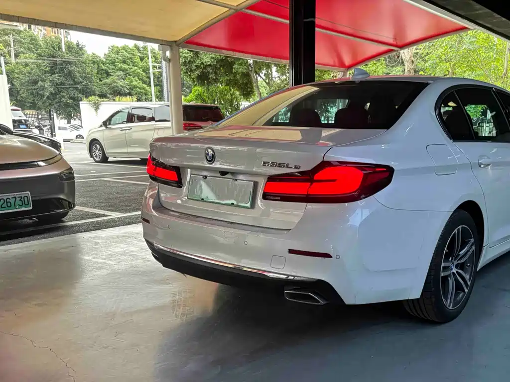 BMW 5 Series New Energy — фото 7
