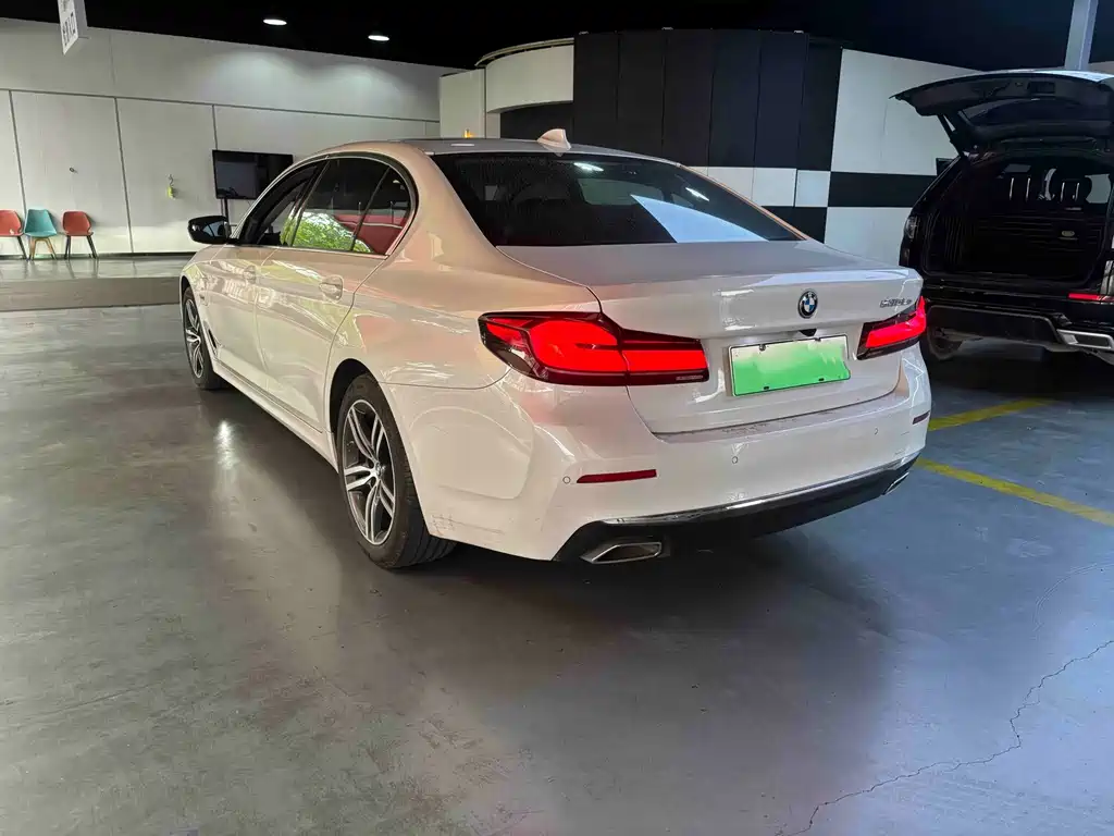 BMW 5 Series New Energy — фото 9