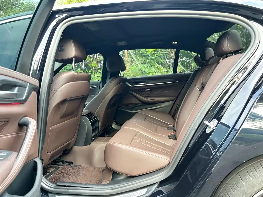 BMW 5 Series — фото 14