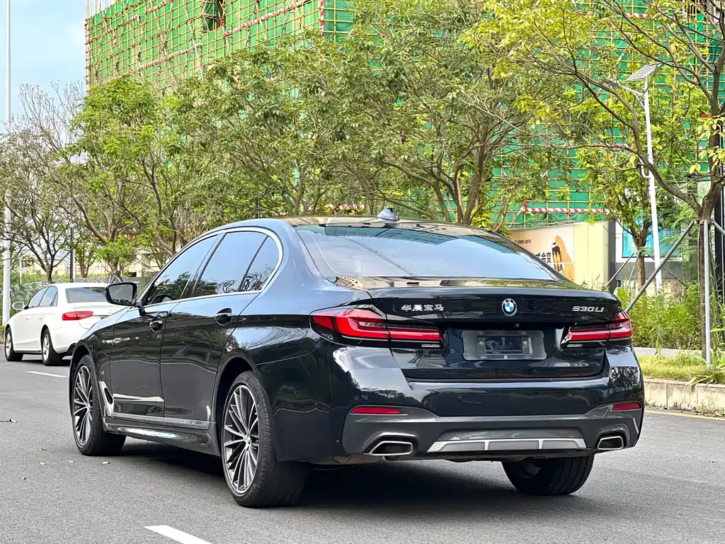 BMW 5 Series — фото 15
