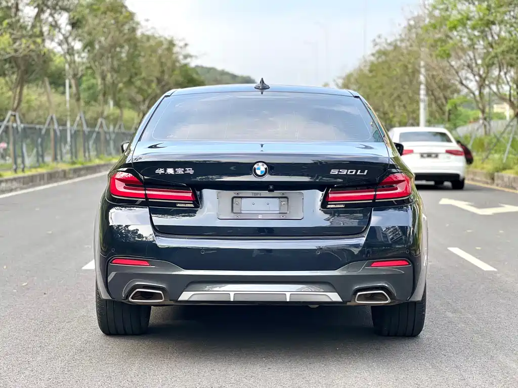 BMW 5 Series — фото 16