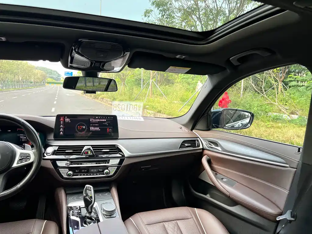 BMW 5 Series — фото 10
