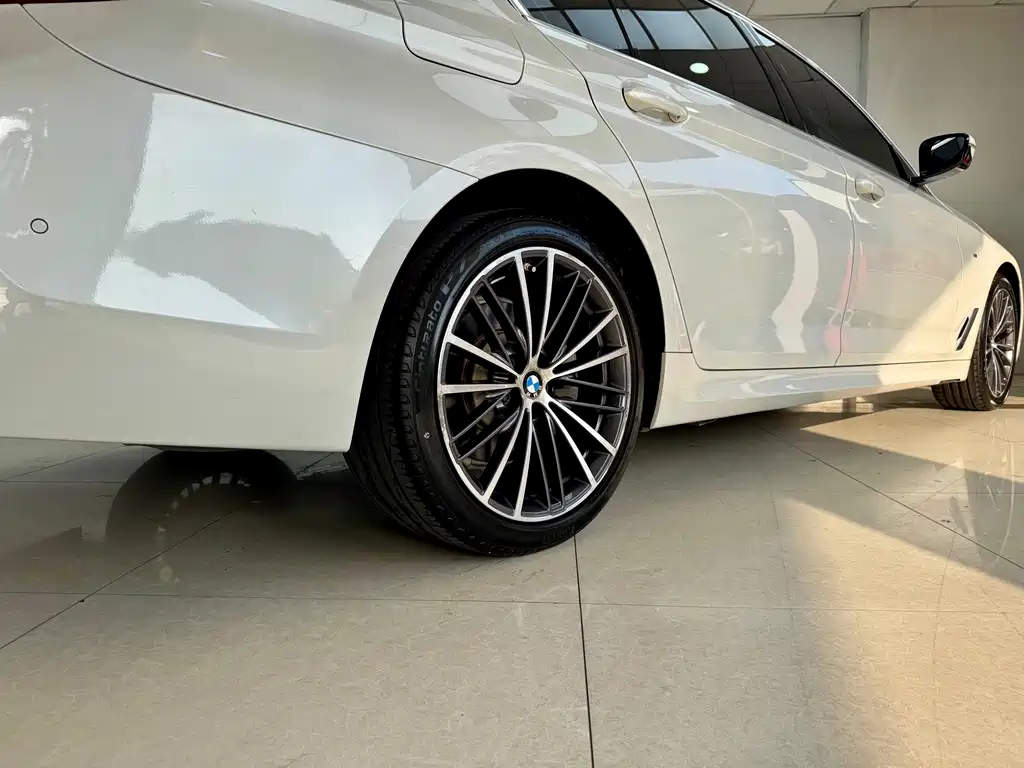 BMW 5 Series — фото 22