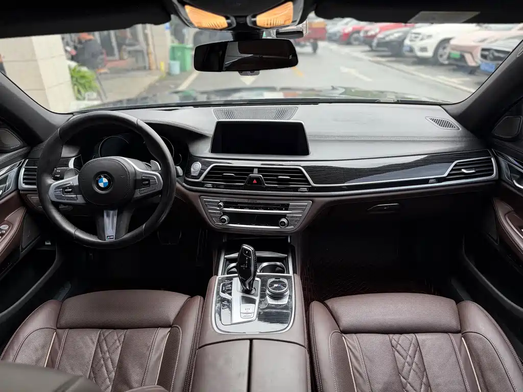 BMW 7 Series — фото 13