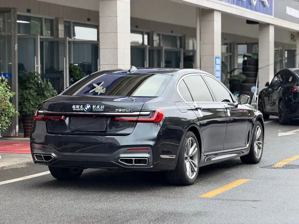 BMW 7 Series — фото 19