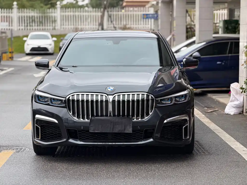 BMW 7 Series — фото 1