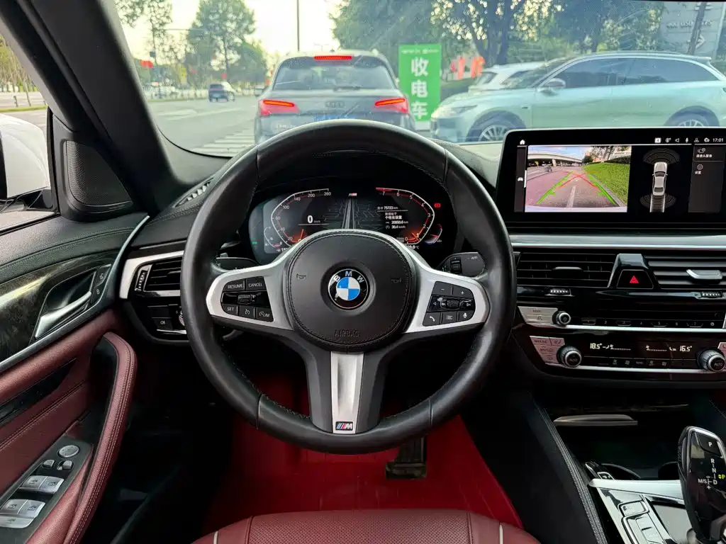 BMW 5 Series — фото 14