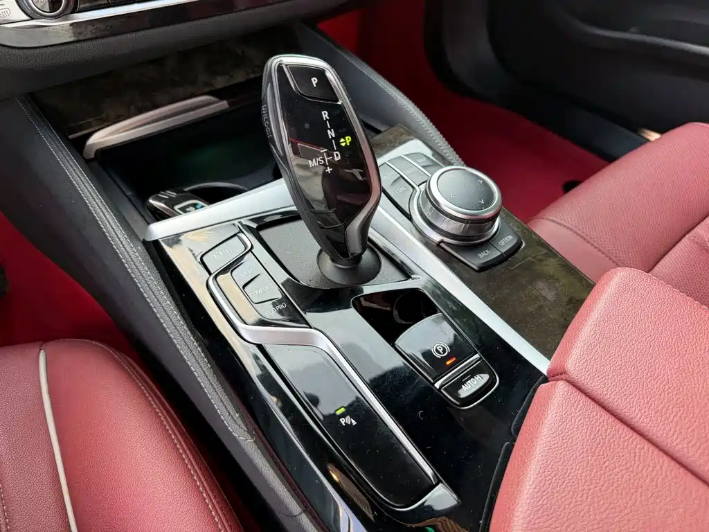 BMW 5 Series — фото 9